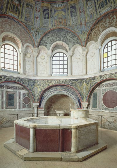 Die Apsis mit dem Taufbecken von Byzantine